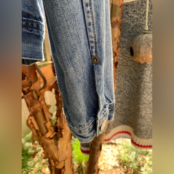 J Crew Denim/Jean jacket Sz. S Pleating Pockets Light Wash - Picture 7 of 11